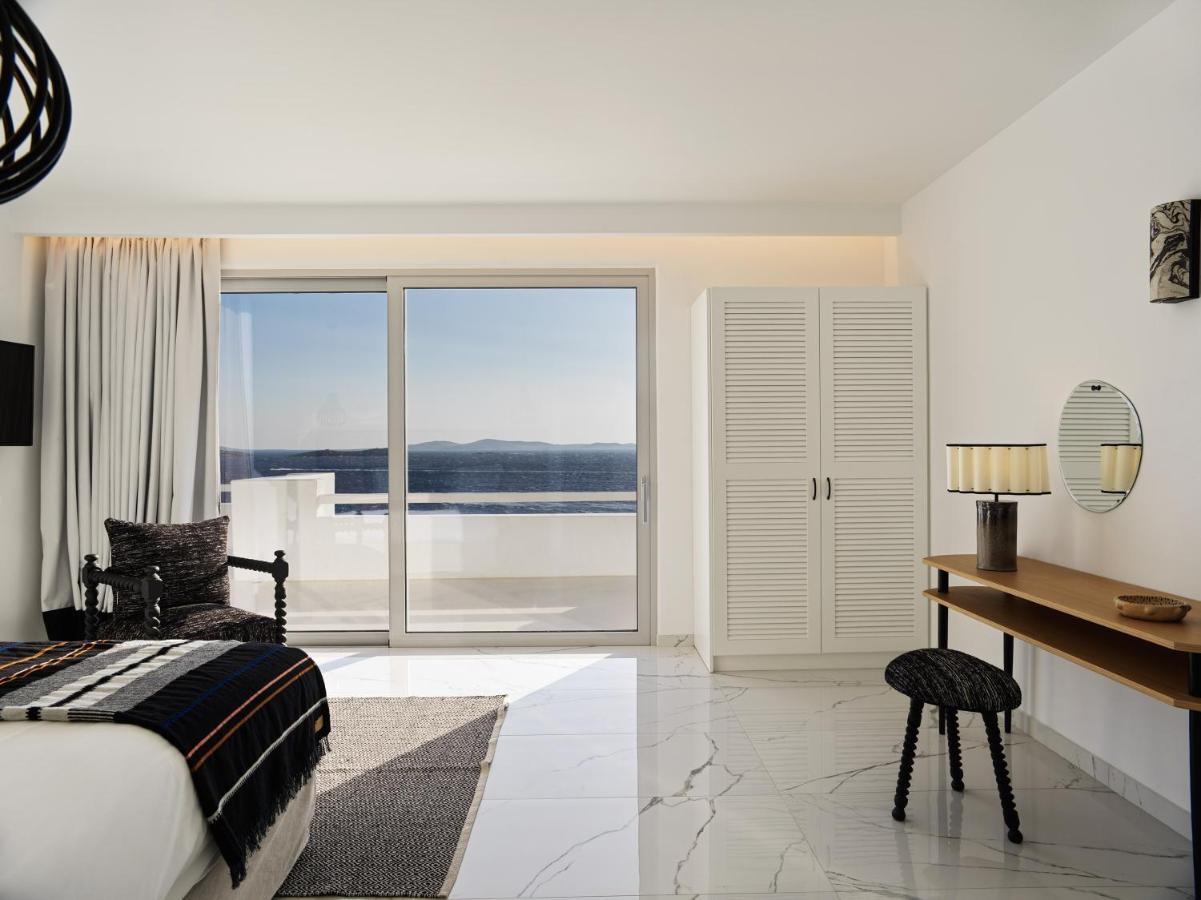Kouros & Hotel