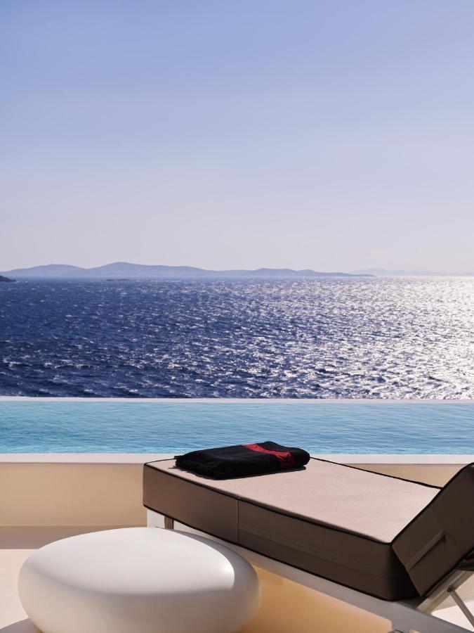 Kouros & Otel